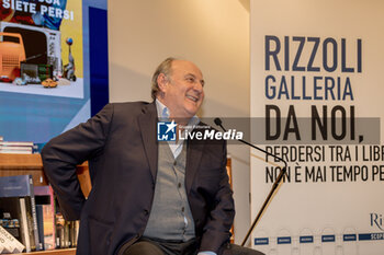 2023-11-23 - Gerry Scotti during the presentation of the bookin Galleria Rizzoli in Milan - PRESENTATION OF THE NEW BOOK BY GERRY SCOTTI - NEWS - VIP