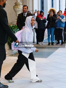 2023-11-25 - (R-L) Stella, Madonna's doughter, is seen leaving the hotel on November 25, 2023 in Milan, Italy. ©Photo: Cinzia Camela. - MADONNA LEAVING THE HOTEL WITH CHILDREN IN MILAN - NEWS - VIP