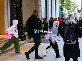 2023-11-25 - (R-L) Stella and Estere, Madonna's doughters, are seen leaving an hotel on November 25, 2023 in Milan, Italy. ©Photo: Cinzia Camela. - MADONNA LEAVING THE HOTEL WITH CHILDREN IN MILAN - NEWS - VIP