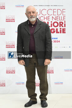 2023-12-20 - Antonio Catania during the Photocall of the movie “SUCCEDE ANCHE NELLE MIGLIORI FAMIGLIE”, 20 December 2023 at the Hotel Visconti in Rome, Italy. - PHOTOCALL - SUCCEDE ANCHE NELLE MIGLIORI FAMIGLIE  - NEWS - VIP
