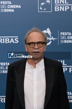 2024-10-16 - Stefano Abbati attends the Photocall of the movie “Berlinguer. La grande Ambizione ” during the 19th Rome Film Festival at Auditorium Parco Della Musica on October 16, 2024 in Rome, Italy. - FESTA DEL CINEMA ROMA PHOTOCALL BERLINGUER. LA GRANDE AMBIZIONE - NEWS - ENVIRONMENT