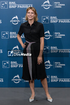 2024-10-16 - Elena Radonicich attends the Photocall of the movie “Berlinguer. La grande Ambizione ” during the 19th Rome Film Festival at Auditorium Parco Della Musica on October 16, 2024 in Rome, Italy. - FESTA DEL CINEMA ROMA PHOTOCALL BERLINGUER. LA GRANDE AMBIZIONE - NEWS - ENVIRONMENT