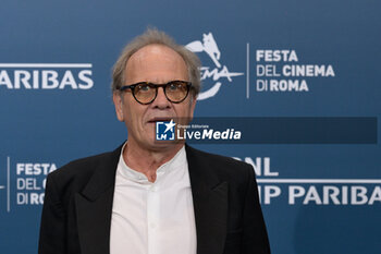 2024-10-16 - Stefano Abbati attends the Photocall of the movie “Berlinguer. La grande Ambizione ” during the 19th Rome Film Festival at Auditorium Parco Della Musica on October 16, 2024 in Rome, Italy. - FESTA DEL CINEMA ROMA PHOTOCALL BERLINGUER. LA GRANDE AMBIZIONE - NEWS - ENVIRONMENT