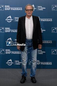 2024-10-16 - Stefano Abbati attends the Photocall of the movie “Berlinguer. La grande Ambizione ” during the 19th Rome Film Festival at Auditorium Parco Della Musica on October 16, 2024 in Rome, Italy. - FESTA DEL CINEMA ROMA PHOTOCALL BERLINGUER. LA GRANDE AMBIZIONE - NEWS - ENVIRONMENT