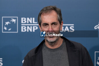 2024-10-16 - Paolo Calabresi attends the Photocall of the movie “Berlinguer. La grande Ambizione ” during the 19th Rome Film Festival at Auditorium Parco Della Musica on October 16, 2024 in Rome, Italy. - FESTA DEL CINEMA ROMA PHOTOCALL BERLINGUER. LA GRANDE AMBIZIONE - NEWS - ENVIRONMENT