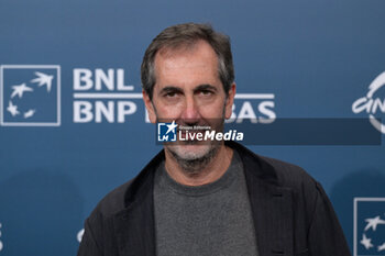 2024-10-16 - Paolo Calabresi attends the Photocall of the movie “Berlinguer. La grande Ambizione ” during the 19th Rome Film Festival at Auditorium Parco Della Musica on October 16, 2024 in Rome, Italy. - FESTA DEL CINEMA ROMA PHOTOCALL BERLINGUER. LA GRANDE AMBIZIONE - NEWS - ENVIRONMENT