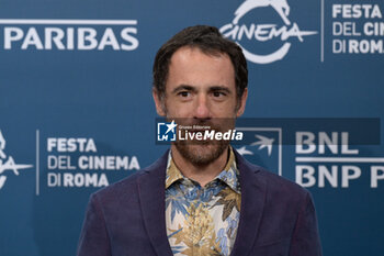 2024-10-16 - Elio Germano attends the Photocall of the movie “Berlinguer. La grande Ambizione ” during the 19th Rome Film Festival at Auditorium Parco Della Musica on October 16, 2024 in Rome, Italy. - FESTA DEL CINEMA ROMA PHOTOCALL BERLINGUER. LA GRANDE AMBIZIONE - NEWS - ENVIRONMENT