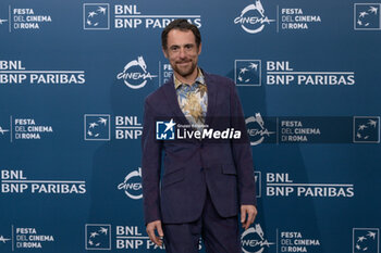 2024-10-16 - Elio Germano attends the Photocall of the movie “Berlinguer. La grande Ambizione ” during the 19th Rome Film Festival at Auditorium Parco Della Musica on October 16, 2024 in Rome, Italy. - FESTA DEL CINEMA ROMA PHOTOCALL BERLINGUER. LA GRANDE AMBIZIONE - NEWS - ENVIRONMENT