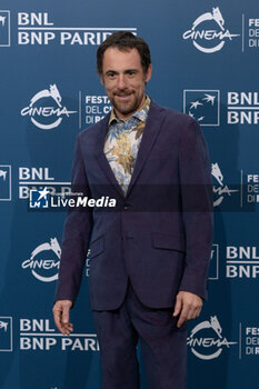 2024-10-16 - Elio Germano attends the Photocall of the movie “Berlinguer. La grande Ambizione ” during the 19th Rome Film Festival at Auditorium Parco Della Musica on October 16, 2024 in Rome, Italy. - FESTA DEL CINEMA ROMA PHOTOCALL BERLINGUER. LA GRANDE AMBIZIONE - NEWS - ENVIRONMENT