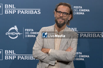 2024-10-16 - Andrea Segre director attends the Photocall of the movie “Berlinguer. La grande Ambizione ” during the 19th Rome Film Festival at Auditorium Parco Della Musica on October 16, 2024 in Rome, Italy. - FESTA DEL CINEMA ROMA PHOTOCALL BERLINGUER. LA GRANDE AMBIZIONE - NEWS - ENVIRONMENT