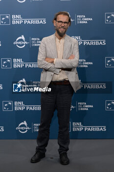 2024-10-16 - Andrea Segre director attends the Photocall of the movie “Berlinguer. La grande Ambizione ” during the 19th Rome Film Festival at Auditorium Parco Della Musica on October 16, 2024 in Rome, Italy. - FESTA DEL CINEMA ROMA PHOTOCALL BERLINGUER. LA GRANDE AMBIZIONE - NEWS - ENVIRONMENT