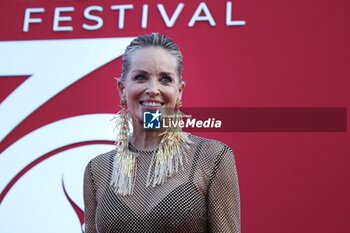 2024-07-19 - Sharon Stone attends the red carpet of the 70th Taormina Film Festival, day 7. - 70TH TAORMINA FILM FESTIVAL _ DAY 7 - NEWS - ART