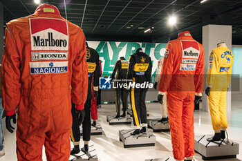 23/04/2024 - Senna race suits (Exhibition Ayrton Senna Forever) - AYRTON SENNA FOREVER  - MOSTRA - SERVIZI - ARTE