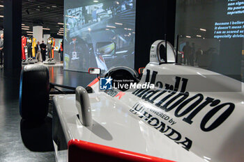 23/04/2024 - McLaren Honda (Exhibition Ayrton Senna Forever) - AYRTON SENNA FOREVER  - MOSTRA - SERVIZI - ARTE