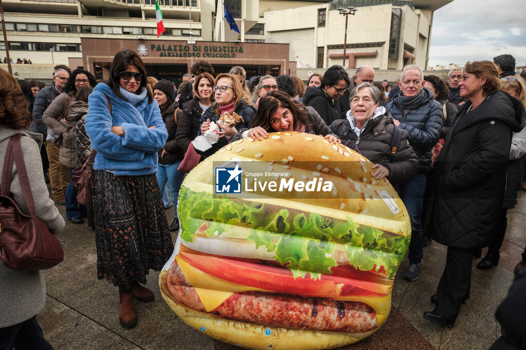 Protest by administrative employees of the Court of Naples - NEWS - CHRONICLE