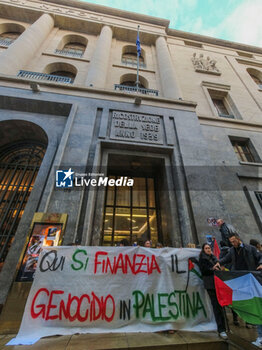2024-01-16 - Pro-Palestinian blitz at the Intesa Sanpaolo headquarters in via Toledo. This afternoon, a few dozen activists burst into the intesa san paolo bank building, chanting chants and slogans for the people of Gaza. Here the genocide in Palestine is being financed' reads a large banner unfurled in front of the bank, papered by the protesters with leaflets depicting the macabre images of children who died under bombing in the Middle East. - PRO-PALESTINIAN BLITZ AT THE INTESA SANPAOLO BANK - NEWS - CHRONICLE