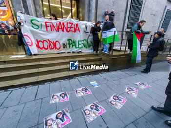 2024-01-16 - Pro-Palestinian blitz at the Intesa Sanpaolo headquarters in via Toledo. This afternoon, a few dozen activists burst into the intesa san paolo bank building, chanting chants and slogans for the people of Gaza. Here the genocide in Palestine is being financed' reads a large banner unfurled in front of the bank, papered by the protesters with leaflets depicting the macabre images of children who died under bombing in the Middle East. - PRO-PALESTINIAN BLITZ AT THE INTESA SANPAOLO BANK - NEWS - CHRONICLE