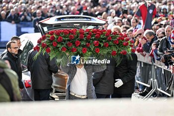 2024-01-24 - Gigi Riva, coffin arrival, Arrivo della bara - GIGI RIVA'S FUNERAL - NEWS - CHRONICLE