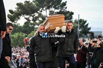 2024-01-24 - Ingresso della bara in chiesa, Gigi Riva’s coffin entering church - GIGI RIVA'S FUNERAL - NEWS - CHRONICLE