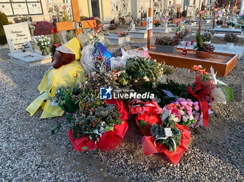 2024-02-02 - Wreath laying ceremony at the Giulia Cecchettin tombstone - WREATH-LAYING CEREMONY AT THE GIULIA CECCHETTIN TOMBSTONE FOR THE AWARDING OF A DEGREE IN BIOMEDICAL ENGINEERING - NEWS - CHRONICLE