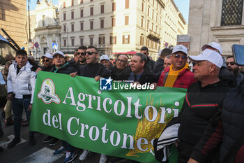 2024-02-15 - Crotonese farmers in front of Palazzo Chigi to demand a reduction in fuel taxes, better prices for their products and an easing of EU environmental regulations which, they say, make competition with cheaper foreign products more difficult. stopped by police Today, 15 February 2024 - FARMERS DEMOSTRATION IN ROME  - NEWS - CHRONICLE