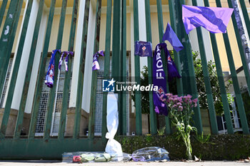 2024-03-20 - Flowers in memory of ACF Fiorentina's General Director Joe Barone outside Artemio Franchi stadium - CHAPEL OF REST OF ACF FIORENTINA'S GENERAL DIRECTOR JOE BARONE - NEWS - CHRONICLE