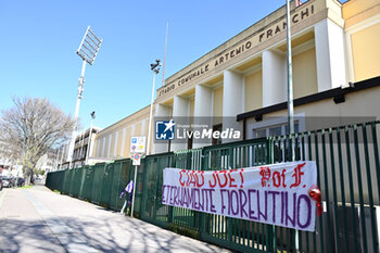 2024-03-20 - A banner in memory of ACF Fiorentina's General Director Joe Barone outside Artemio Franchi stadium - CHAPEL OF REST OF ACF FIORENTINA'S GENERAL DIRECTOR JOE BARONE - NEWS - CHRONICLE