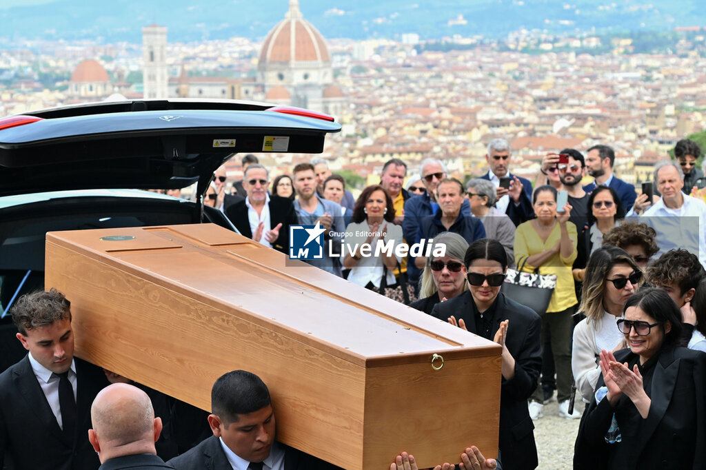 Funeral of Roberto Cavalli - NEWS - CHRONICLE