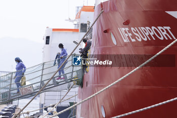 Italy: 87 migrants, disembarkation operations in Napoli - NEWS - CHRONICLE