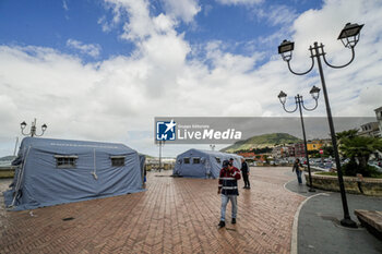 2024-05-21 - Citizens of Pozzuoli (Naples) who spent the night in the two small tent cities set up by the Civil Protection quickly in the port area and in the Pertini seafront area, in Naples, Italy, 21 may 2024. From 7.51pm yesterday, the seismic swarm underway in the Campi Flegrei area recorded, until 12.31am today, approximately 150 earthquakes, the strongest of which was magnitude 4.4, within the Solfatara. - CAMPI FLEGREI, THE DAY AFTER THE TREMORS - NEWS - CHRONICLE