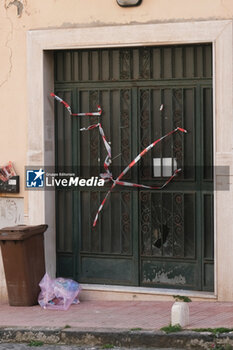 2024-05-21 - One of the buildings in Pozzuoli evacuated after yesterday's seismic swarm in which the strongest tremor was 4.4 on the Richter scale, 13 buildings were cleared, 39 families out of their homes. - CAMPI FLEGREI, THE DAY AFTER THE TREMORS - NEWS - CHRONICLE