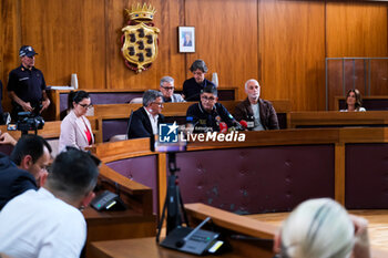 2024-05-21 - Pozzuoli mayor Luigi Manzoni convenes a press conference to take stock of the situation after yesterday's seismic swarm in which the strongest tremor was 4.4 on the Richter scale - CAMPI FLEGREI, THE DAY AFTER THE TREMORS - NEWS - CHRONICLE