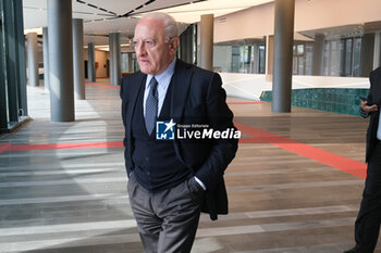 2024-05-27 - The president of the Campania region Vincenzo De Luca during a visit to the new maritime station at the Beverello pier in Naples. - INSTITUTIONAL VISIT BY TRANSPORT MINISTER MATTEO SALVINI TO THE NEW MARITIME STATION AT MOLO BEVERELLO - NEWS - CHRONICLE