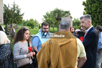 2024-06-03 - 20240603 - Vigonza - Via Prati - Procession for Giada Zanola - Gino Cecchettin with the relatives of Giada - TORCHLIGHT PROCESSION FOR GIADA ZANOLA - NEWS - CHRONICLE