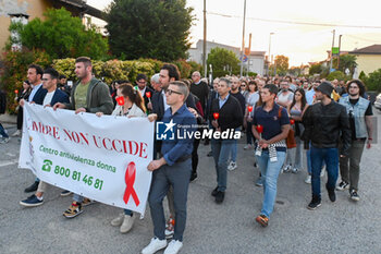 2024-06-03 - 20240603 - Vigonza - Via Prati - Procession for Giada Zanola - The procession with the relatives of Giada in front of it - TORCHLIGHT PROCESSION FOR GIADA ZANOLA - NEWS - CHRONICLE