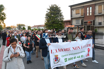 2024-06-03 - 20240603 - Vigonza - Via Prati - Procession for Giada Zanola - The procession with the relatives of Giada in front of it - TORCHLIGHT PROCESSION FOR GIADA ZANOLA - NEWS - CHRONICLE