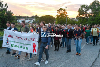 2024-06-03 - 20240603 - Vigonza - Via Prati - Procession for Giada Zanola - The procession with the relatives of Giada in front of it - TORCHLIGHT PROCESSION FOR GIADA ZANOLA - NEWS - CHRONICLE