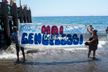 Free sea, activists protest for the right to access the sea - NEWS - CHRONICLE