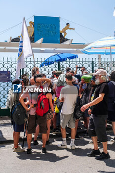 2024-06-08 - The generalised extensions of state concessions to establishments are also illegitimate because they conflict with the Bolkenstein directive. This has been reaffirmed by the Italian Council of State in three rulings. In naples demonstrators protest against both the abusive exercise of the lidos and the contingent entrance to the free beaches adopted by the municipality of naples to manage the influx use a reservation. - FREE SEA, ACTIVISTS PROTEST FOR THE RIGHT TO ACCESS THE SEA - NEWS - CHRONICLE