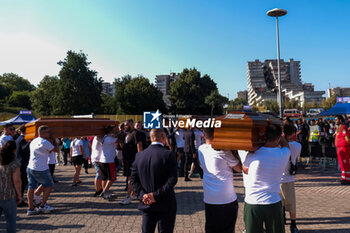 2024-07-29 - The funerals of the three victims of the collapse of the Vela Celeste in Scampia, Naples, 29 July 2024. - NAPLES, FUNERAL OF THE THREE SCAMPIA VICTIMS - NEWS - CHRONICLE