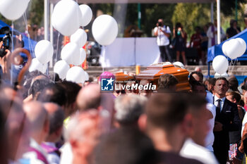 2024-07-29 - The funerals of the three victims of the collapse of the Vela Celeste in Scampia, Naples, 29 July 2024. - NAPLES, FUNERAL OF THE THREE SCAMPIA VICTIMS - NEWS - CHRONICLE