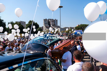 2024-07-29 - The funerals of the three victims of the collapse of the Vela Celeste in Scampia, Naples, 29 July 2024. - NAPLES, FUNERAL OF THE THREE SCAMPIA VICTIMS - NEWS - CHRONICLE