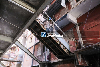 2024-09-11 - The interior of the Red Sail in Scampia, one of the two sails affected by the eviction decree. The mayor of Naples Gaetano Manfredi has signed two ordinances for the 'ad horas' eviction of the Vela Gialla and Vela Rossa in Scampia, the two buildings scheduled for demolition. The orders were signed 'for safety reasons' and 'because of the risks threatening public and private safety'. The two buildings are owned by the City of Naples and currently occupied, located in the Scampia district in Via della Resistenza, block C - Vela Gialla and block D - Vela Rossa. - VELE OF SCAMPIA, MAYOR MANFREDI ORDERS URGENT EVICTION - NEWS - CHRONICLE