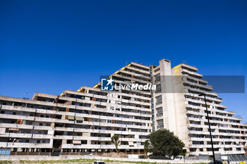 2024-09-11 - The mayor of Naples Gaetano Manfredi has signed two ordinances for the 'ad horas' eviction of the Vela Gialla and Vela Rossa in Scampia, the two buildings scheduled for demolition. The orders were signed 'for safety reasons' and 'because of the risks threatening public and private safety'. The two buildings are owned by the City of Naples and currently occupied, located in the Scampia district in Via della Resistenza, block C - Vela Gialla and block D - Vela Rossa. - VELE OF SCAMPIA, MAYOR MANFREDI ORDERS URGENT EVICTION - NEWS - CHRONICLE