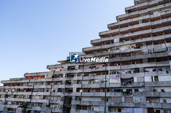 2024-09-11 - The mayor of Naples Gaetano Manfredi has signed two ordinances for the 'ad horas' eviction of the Vela Gialla and Vela Rossa in Scampia, the two buildings scheduled for demolition. The orders were signed 'for safety reasons' and 'because of the risks threatening public and private safety'. The two buildings are owned by the City of Naples and currently occupied, located in the Scampia district in Via della Resistenza, block C - Vela Gialla and block D - Vela Rossa. - VELE OF SCAMPIA, MAYOR MANFREDI ORDERS URGENT EVICTION - NEWS - CHRONICLE