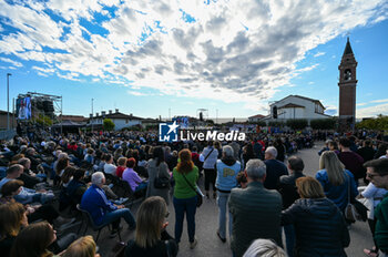 2024-10-11 - The faithful in prayer at the Tezze sul Brenta Stadium (Vi) - SAMMY BASSO'S FUNERAL - NEWS - CHRONICLE