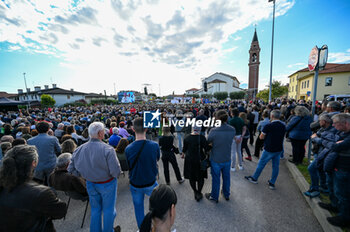 2024-10-11 - The faithful in prayer at the Tezze sul Brenta Stadium (Vi) - SAMMY BASSO'S FUNERAL - NEWS - CHRONICLE