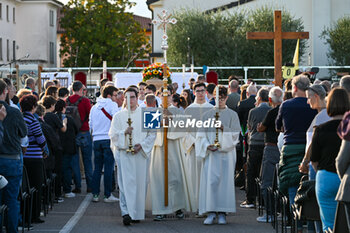 2024-10-11 - General view of Sammy Basso's funeral Sammy Basso's coffin leaves the celebration - SAMMY BASSO'S FUNERAL - NEWS - CHRONICLE