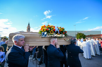 2024-10-11 - Sammy Basso's coffin leaves the celebration - SAMMY BASSO'S FUNERAL - NEWS - CHRONICLE