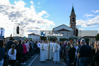 2024-10-11 - Sammy Basso's coffin leaves the celebration - SAMMY BASSO'S FUNERAL - NEWS - CHRONICLE